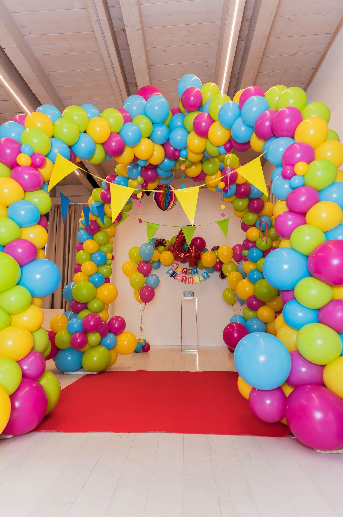 Themed set-up with a balloon arch in a FlacSpace venue